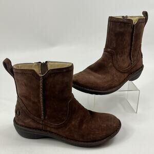 UGG Women Ankle Boot Sz7 FITS LIKE SZ6 Brown Suede Leather Sheepskin Lined Zip